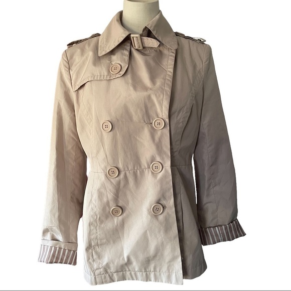Suzy Shier beige button up short trench coat - Picture 2 of 13
